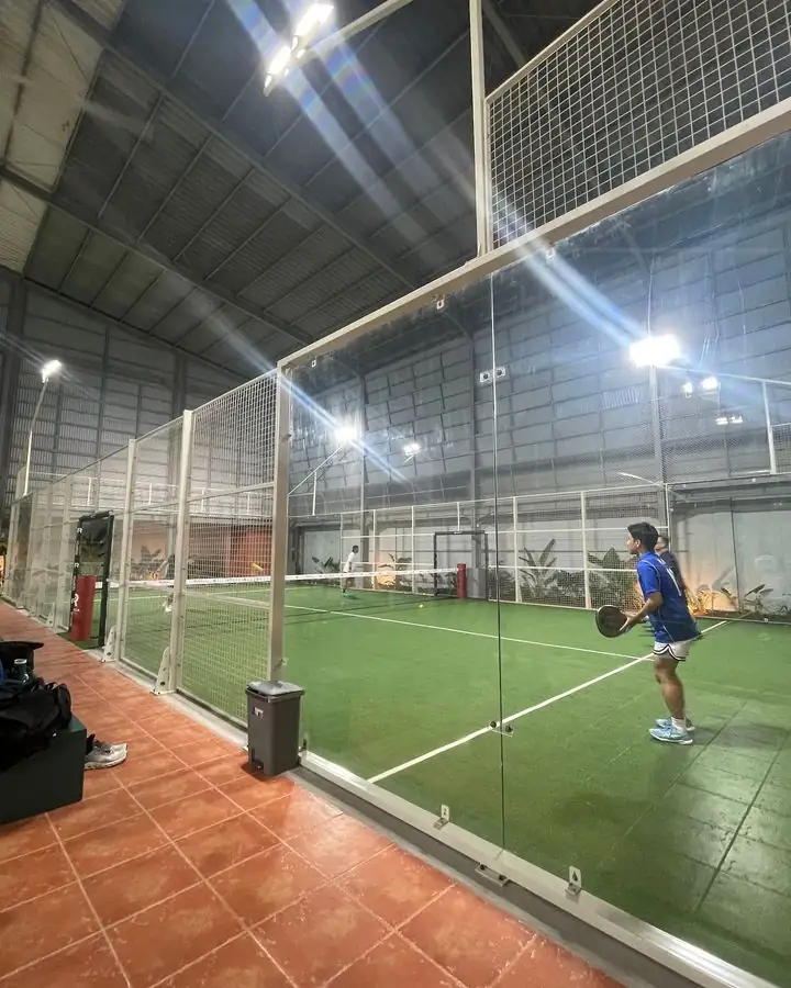 A player in action on court at Rempoa Padel Club